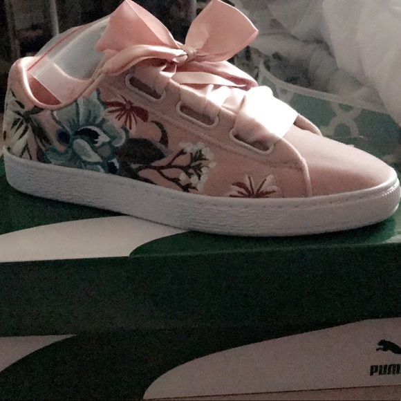 pink velvet pumas